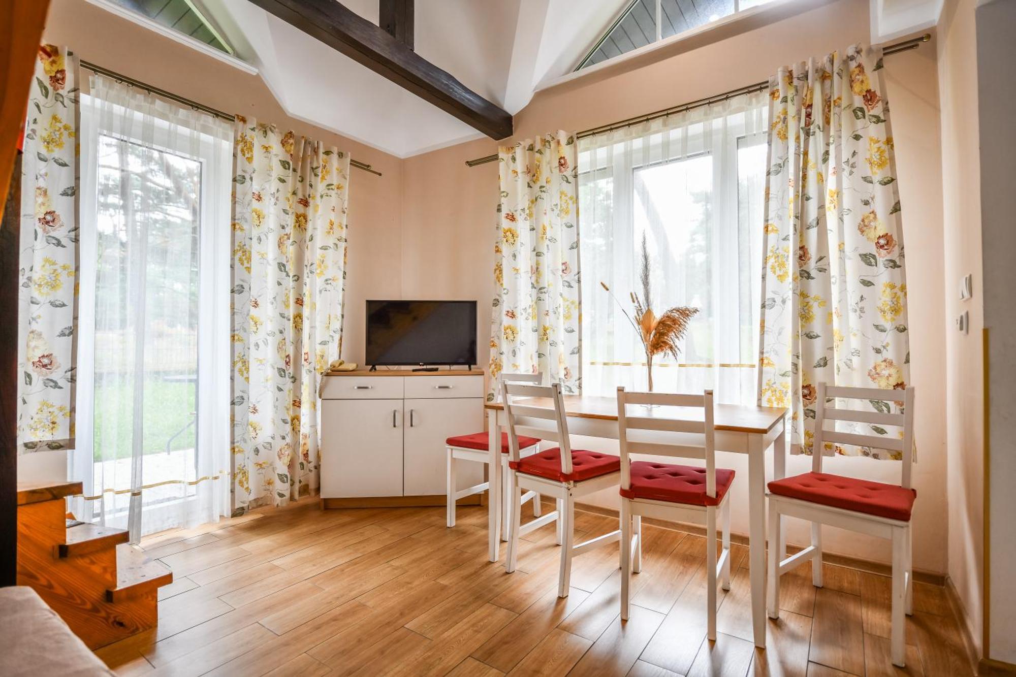 Forest Family Resort - Domki Caloroczne Ustka Ngoại thất bức ảnh